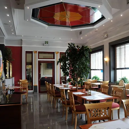Hotel De L'univers 3*