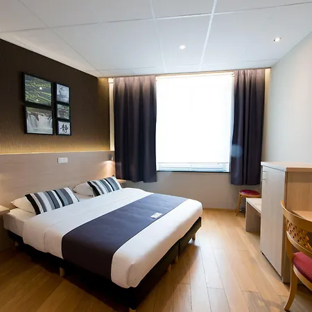 De L'univers Hotel 3*