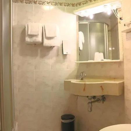 De L'univers Hotel 3*