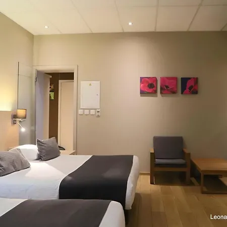 De L'univers Hotel 2*