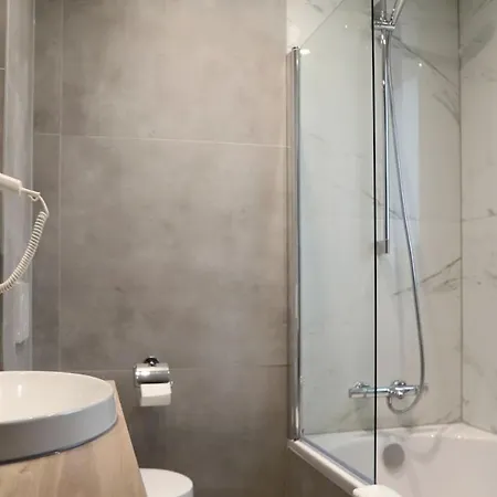 De L'univers Hotel 3*