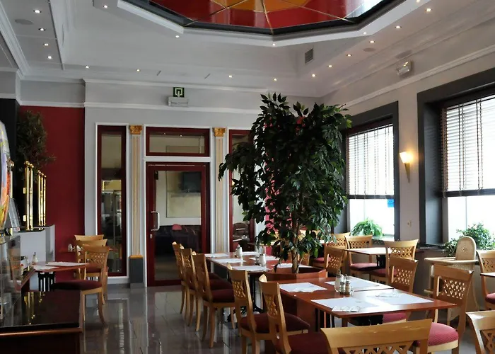 Hotel De L'univers 3*