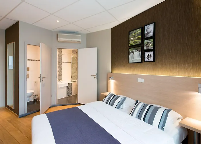 Hotel De L'univers 3*