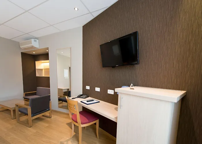 Hotel De L'univers 3*