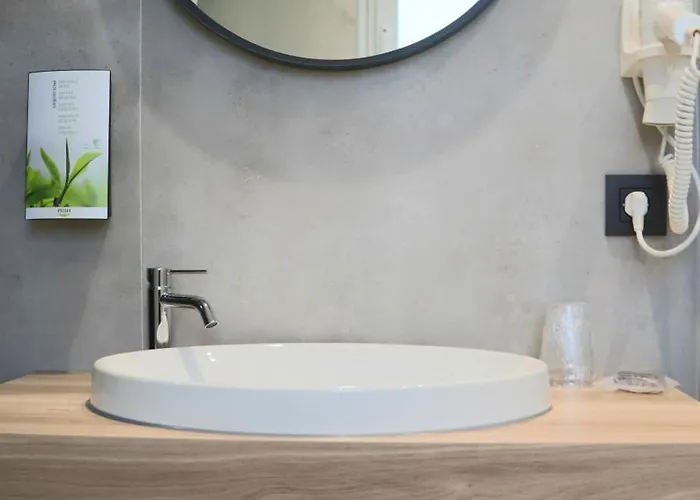 Hotel De L'univers 3*